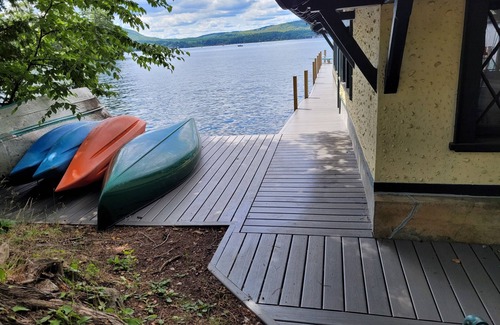 Lake George Cottage | Lakeshore Cottage on Private Estate