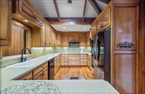 Brookeland House | Lakeshore Lodge - Waterfront at Lake Sam Rayburn