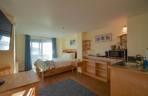 Homer House | Lakeshore Lodging Lodge 613