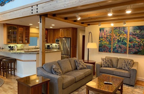 Homer Condo | Lakeshore Lodging Lodge 715