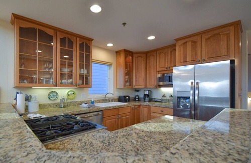 Homer Condo | Lakeshore Lodging Lodge 715