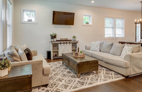 Lakewood House | Lakeshore Luxury | Sleeps 20 on Cumberland River!