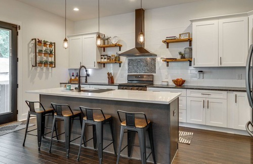 Lakewood House | Lakeshore Luxury | Sleeps 20 on Cumberland River!