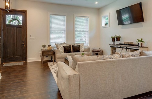 Lakewood House | Lakeshore Luxury | Sleeps 20 on Cumberland River!