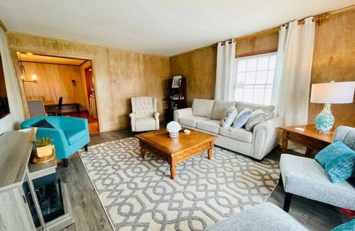 Nims House | Lakeshore Retreat: at the heart of it all