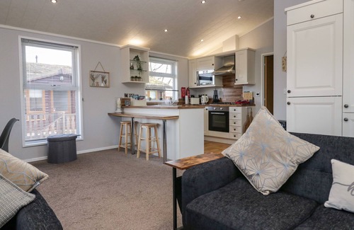 Yealand Conyers Cottage | LAKESIDE 20, pet friendly, with a garden in Silverdale