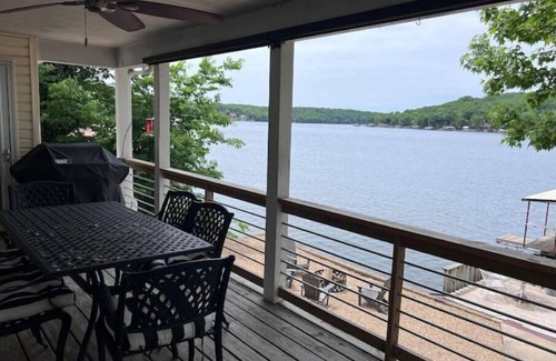Barnett Cottage | Lakeside 3 bedroom cottage with private dock