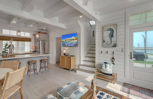 Port Aransas Cottage | Lakeside Beach Cottage @ Cinnamon Shore South W/Great Views & Amenities!