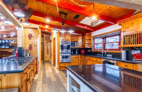 Oakhurst House | Lakeside Beauty Resort - Fishing, Pool/Spa, 6bdrm, near Yosemite