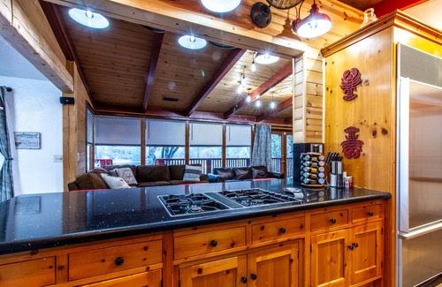 Oakhurst House | Lakeside Beauty Resort - Fishing, Pool/Spa, 6bdrm, near Yosemite