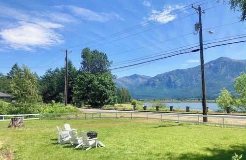 Stevenson House | Lakeside Blue Bungalow