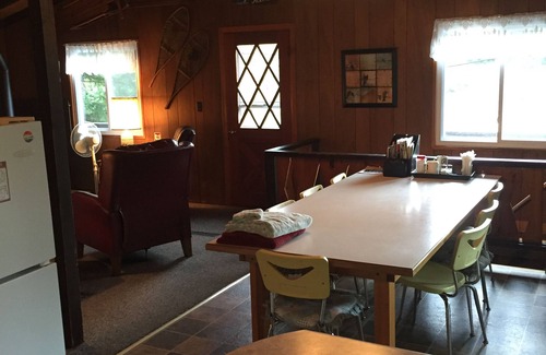 Eidelweiss Village Ski Chalet | Lakeside Chalet: Near White Mountains Attractions