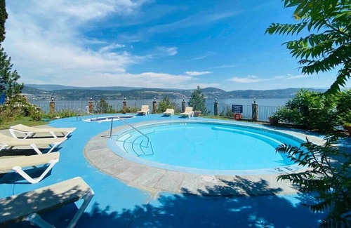 Central Okanagan Condo | Lakeside condo at Lake Okanagan Resort