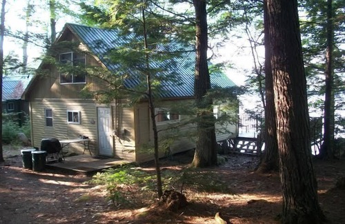 Fryeburg Cottage | Lakeside Cottage Facing White Mountains -