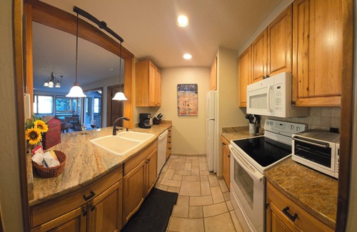 Lakeside Village Condo | Lakeside & Family. Thanksgiving at its Best! 2BR/2BA Private Patio.