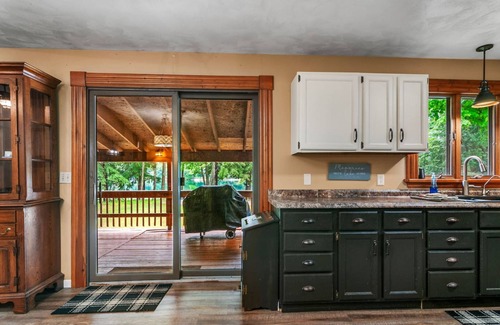 Gaylord House | Lakeside Getaway pet Friendly