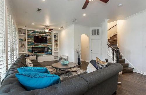 Little Elm House | Lakeside Grand Villa - Lone Star State Little Elm