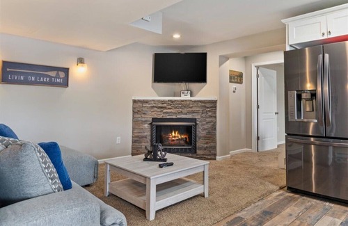 Mountainside Ski Chalet | Lakeside Hill Chalet in Deep Creek - Hot Tub, Dock & Minutes to Wisp Ski Resort