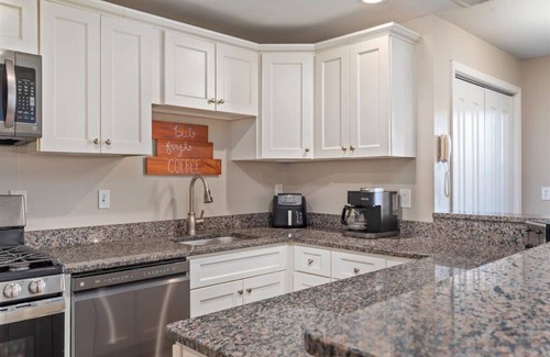 Mountainside Ski Chalet | Lakeside Hill Chalet in Deep Creek - Hot Tub, Dock & Minutes to Wisp Ski Resort