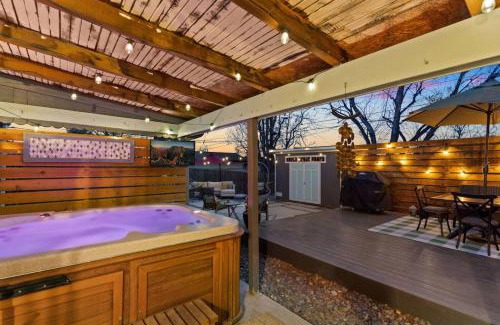 Regis House | Lakeside Landing. Pad Private Hot Tub Pets Welcome
