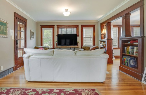 Lindstrom House | Lakeside Lindstrom Retreat w/ Grill & Dock Access