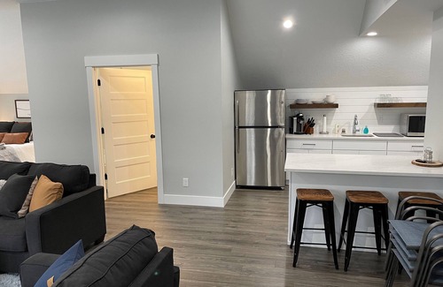 Detroit Apartment | Lakeside Livin’ Studio Apartment – Location, Location, Location! -