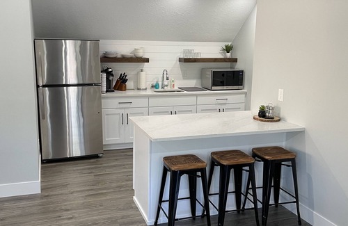 Detroit Apartment | Lakeside Livin’ Studio Apartment – Location, Location, Location! -