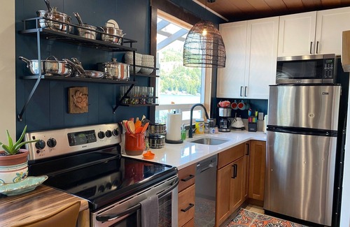 Port Angeles House | Lakeside Living with HotTub, Kayaks, Paddleboard; close to Olympic National Park