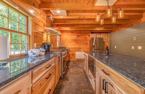 Old Town Cabin | Lakeside Lodge |Family Cabin w/Hot Tub & Steam Shower