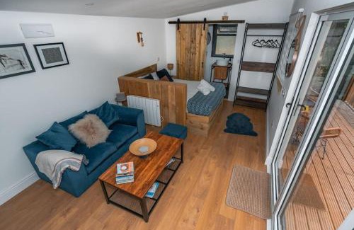Pershore Cabin | Lakeside Lodge- 'Lapwing'
