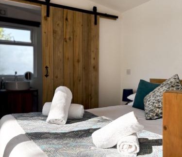 Pershore Cabin | Lakeside Lodge- 'Lapwing'