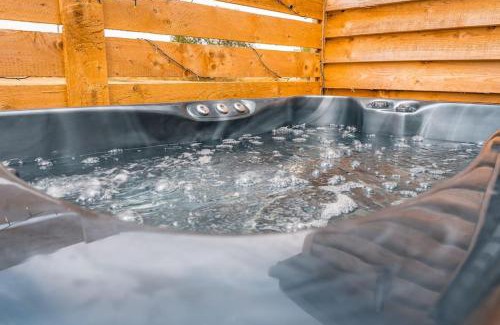 Pershore Cabin | Lakeside Lodge- 'Lapwing'