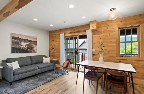 Lake George House | Lakeside Lodging