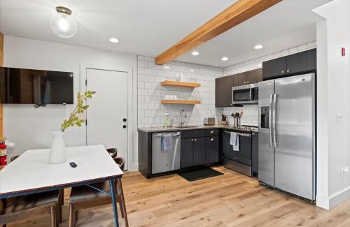 Lake George House | Lakeside Lodging