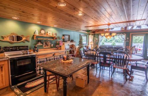 Eatonville House | Lakeside Log Cabin! Blessings & Memories Abound!
