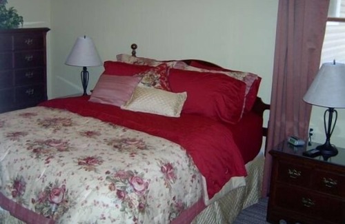 Cedar Cliff House | Lakeside Luxury Lakefront Chatuge Lake Vacation Rental Home with Covered Dock.