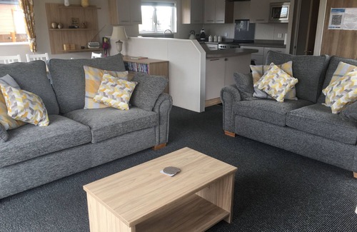 Tattershall Cabin | Lakeside Luxury Lodge, 3 Bedrooms, Private Fishing Jetty, Hot Tub