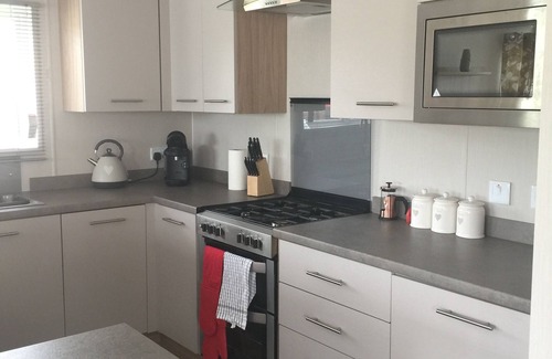 Tattershall Cabin | Lakeside Luxury Lodge, 3 Bedrooms, Private Fishing Jetty, Hot Tub