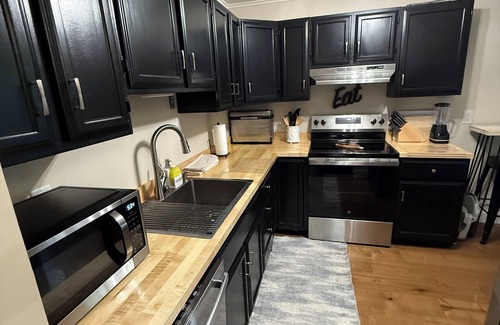 Laconia House | Lakeside Oasis 2 ~Two minutes to Lake OpecheenCharming 4bedroom house in Laconia