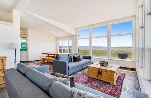 St. Charles House | Lakeside Oasis with Mountain Views