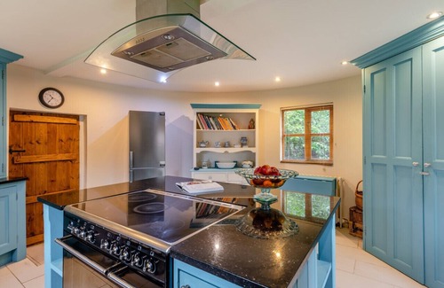 Cranbrook House | Lakeside Oast - Three Bedroom House, Sleeps 6