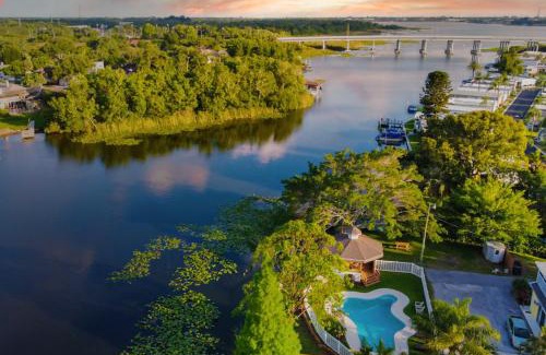 Largo Villa | Lakeside Retreat-4plex Sleeps 20