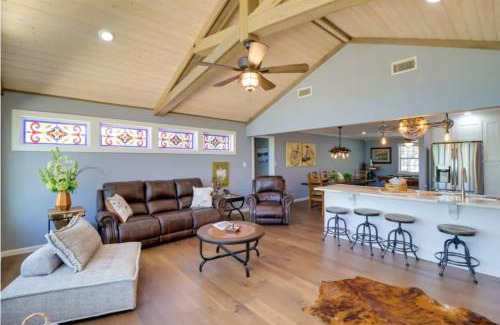 Higden House | Lakeside Retreat on 10 Secluded Acres