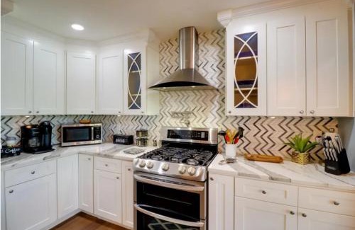 Higden House | Lakeside Retreat on 10 Secluded Acres