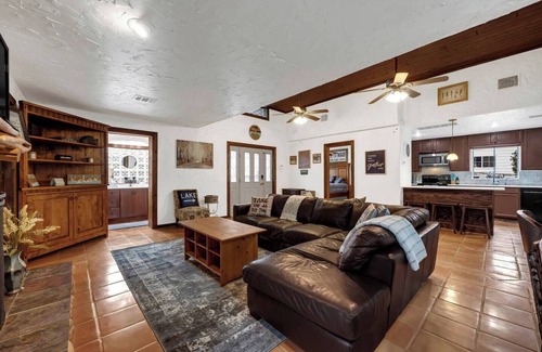 Kingsland House | Lakeside Rock house on Lake LBJ!