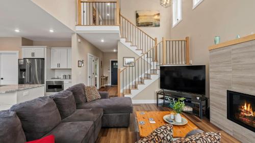 Penn Lake Park House | Lakeside Serenity by AvantStay Lakefront Newly Built Deck w Views