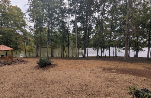 Reidsville Apartment | Lakeside Serenity directly on Lake Reidsville
