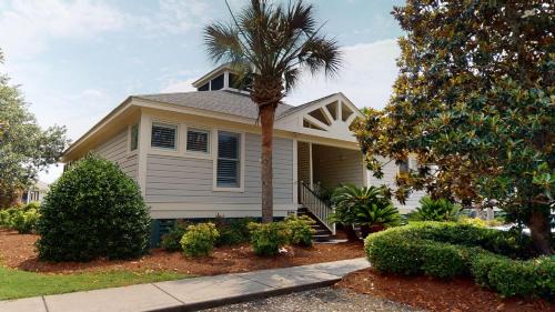 Litchfield by the Sea Villa | Lakeside Tranquility 2BR Villa Resort Amenities