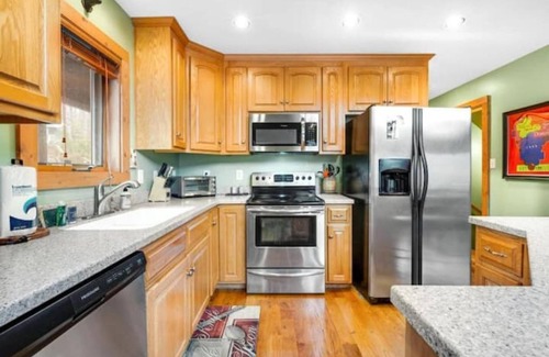 Charter Hills House | Lakeside w/hot tub, porch, pool table, fireplace, 2 king suites 1mile to resort