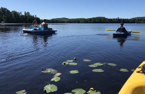 Lac-Saguay Cabin | Lakeside wood log cabin hideaway